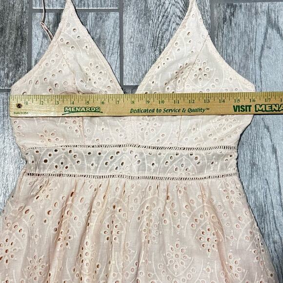 Simplee Eyelet Dress size Medium Blush Peach V Neck Spaghetti Strap Maxi Dress - Picture 8 of 11